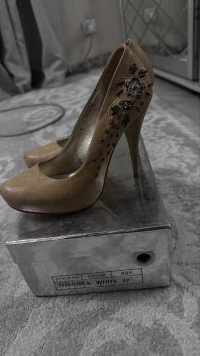 Отдам новую обувь бесплатно