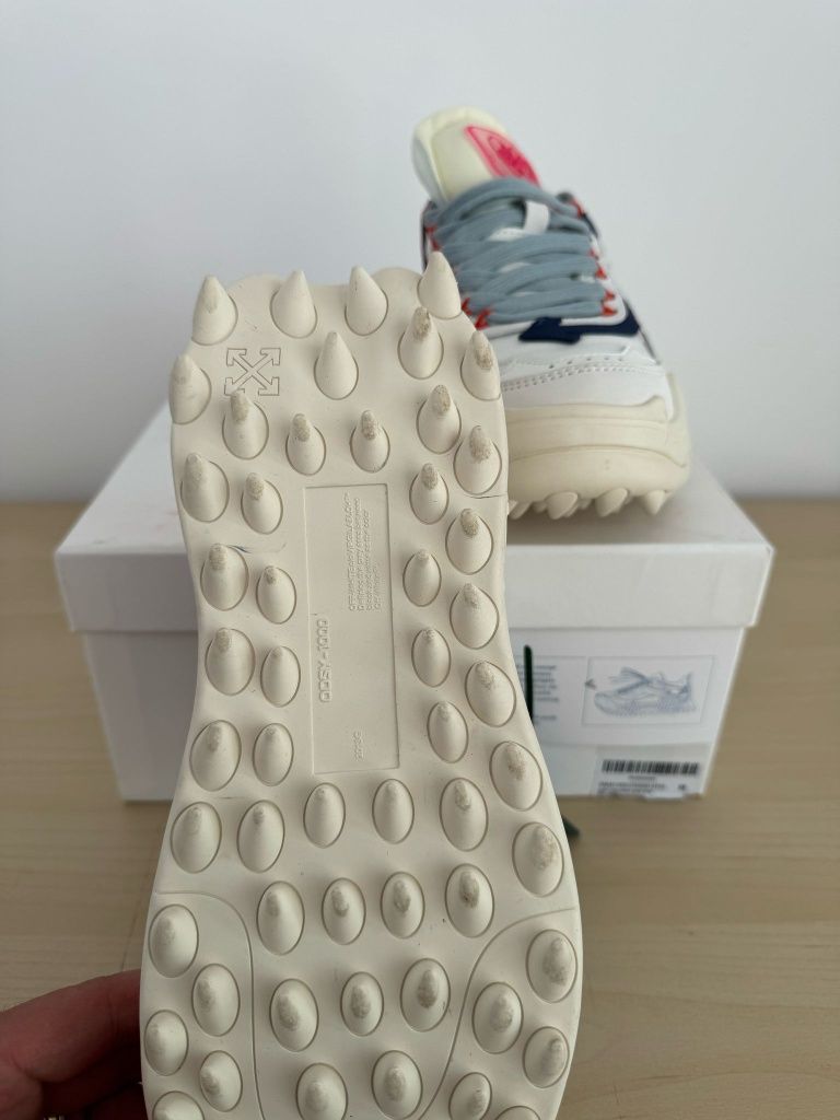 Adidasi OFF White
