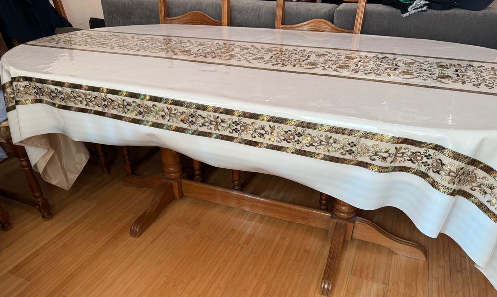 Стол со стульями