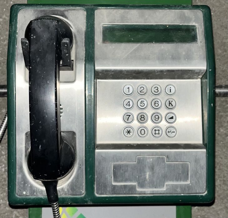 Telefon public , vechi , pentru colectionari !