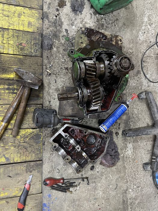 Reparatii utilaje tractoare stivuitoare combine electricitate mecanica