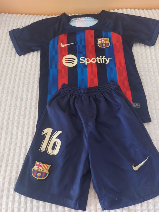 Детски футболен екип