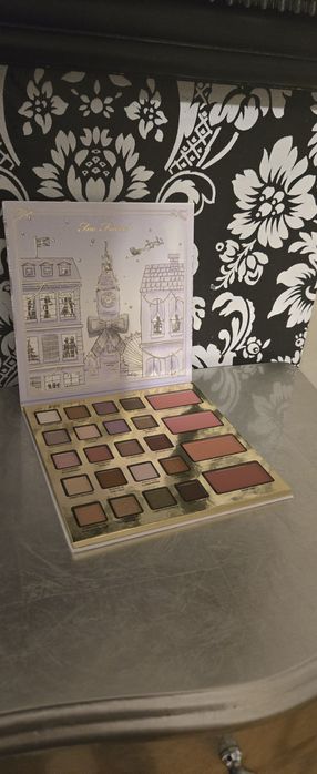 Too faced Christmas in London палитра сенки за очи и ружове Нова