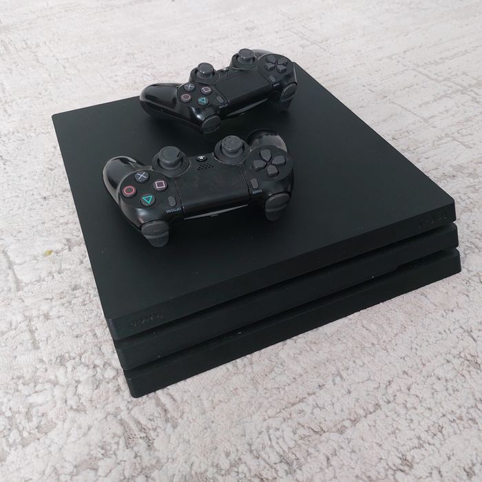 Продаю Playstation 4 pro