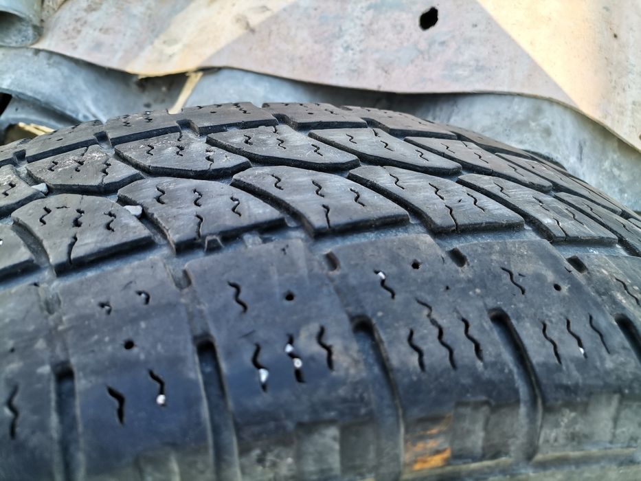 Anvelope iarna 215/75/16C - 2 buc