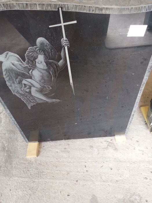 Piatra funerara pt. mormânt, granit negru din România