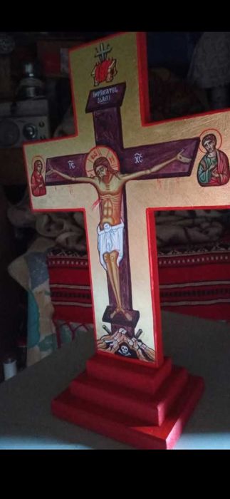 Cruce din lemn cu suport detașabil 34cm/21 cm pictata manual