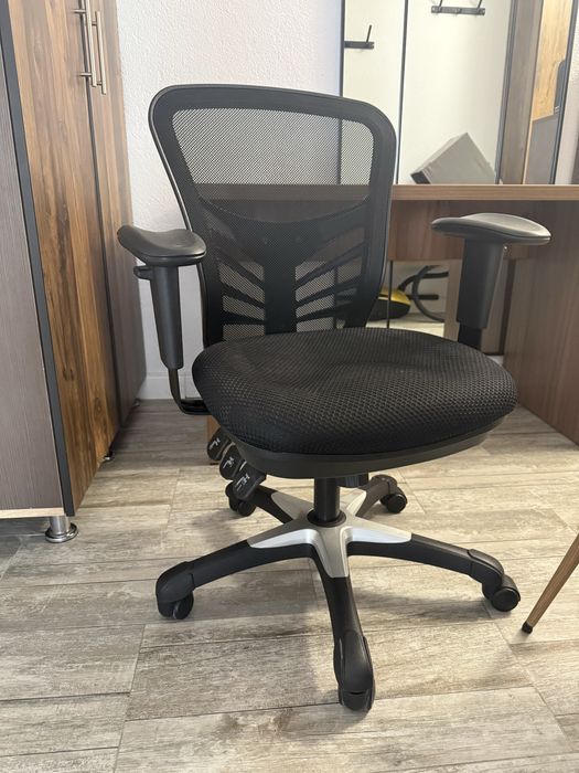 Birou + scaun ergonomic