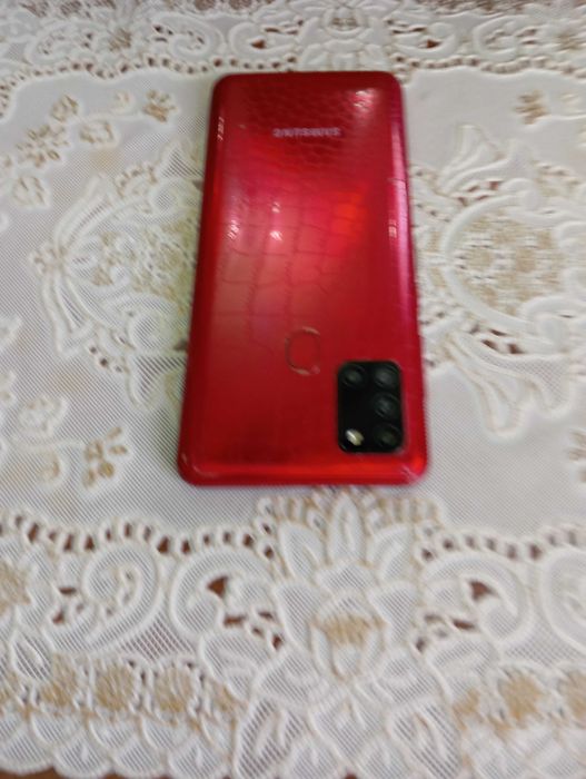 Samsung a21s yaxshi holatda