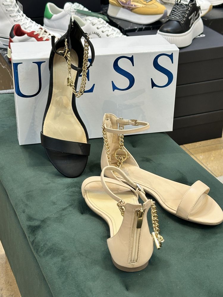Дамски сандали с права подметка GUESS