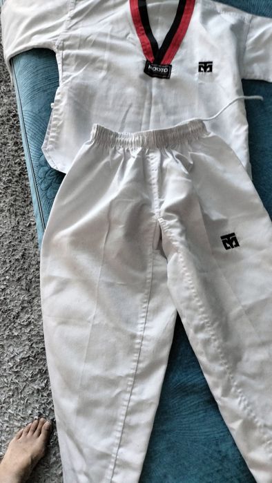 Костюм детский таэквандо.  Рост 120 см.  Почти новый