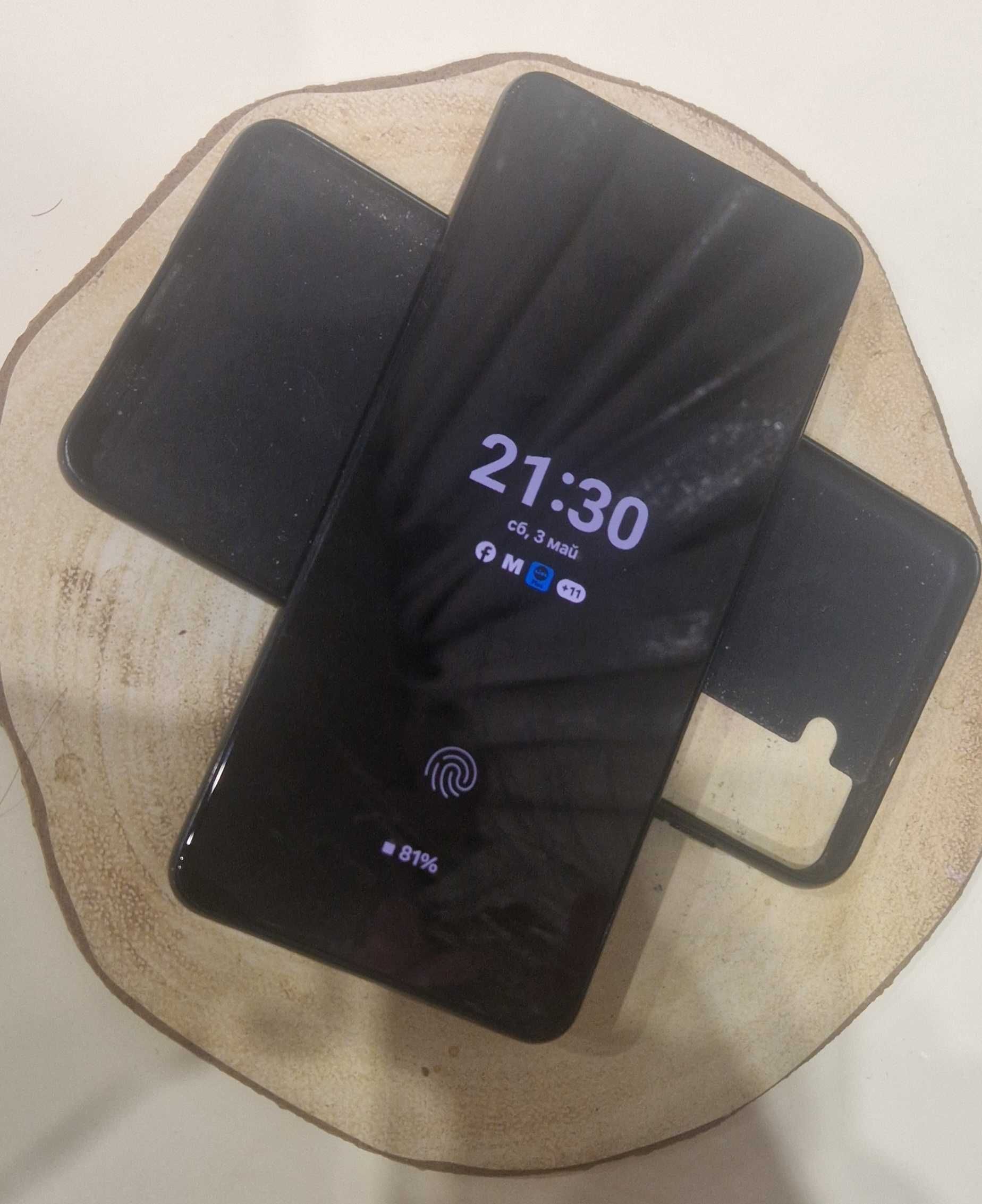 Samsung S21 plus 256gb.