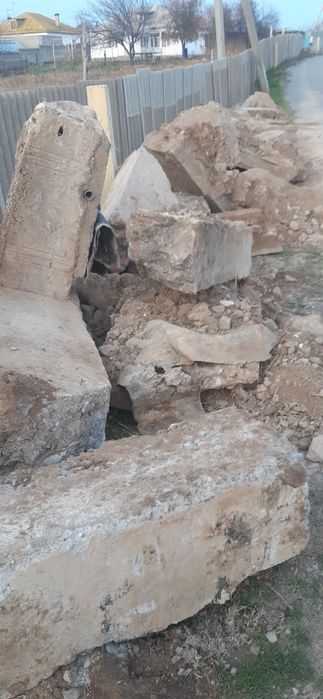 Блужник, фундамент, тас