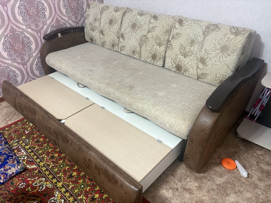Б/у продается Диван , тумба