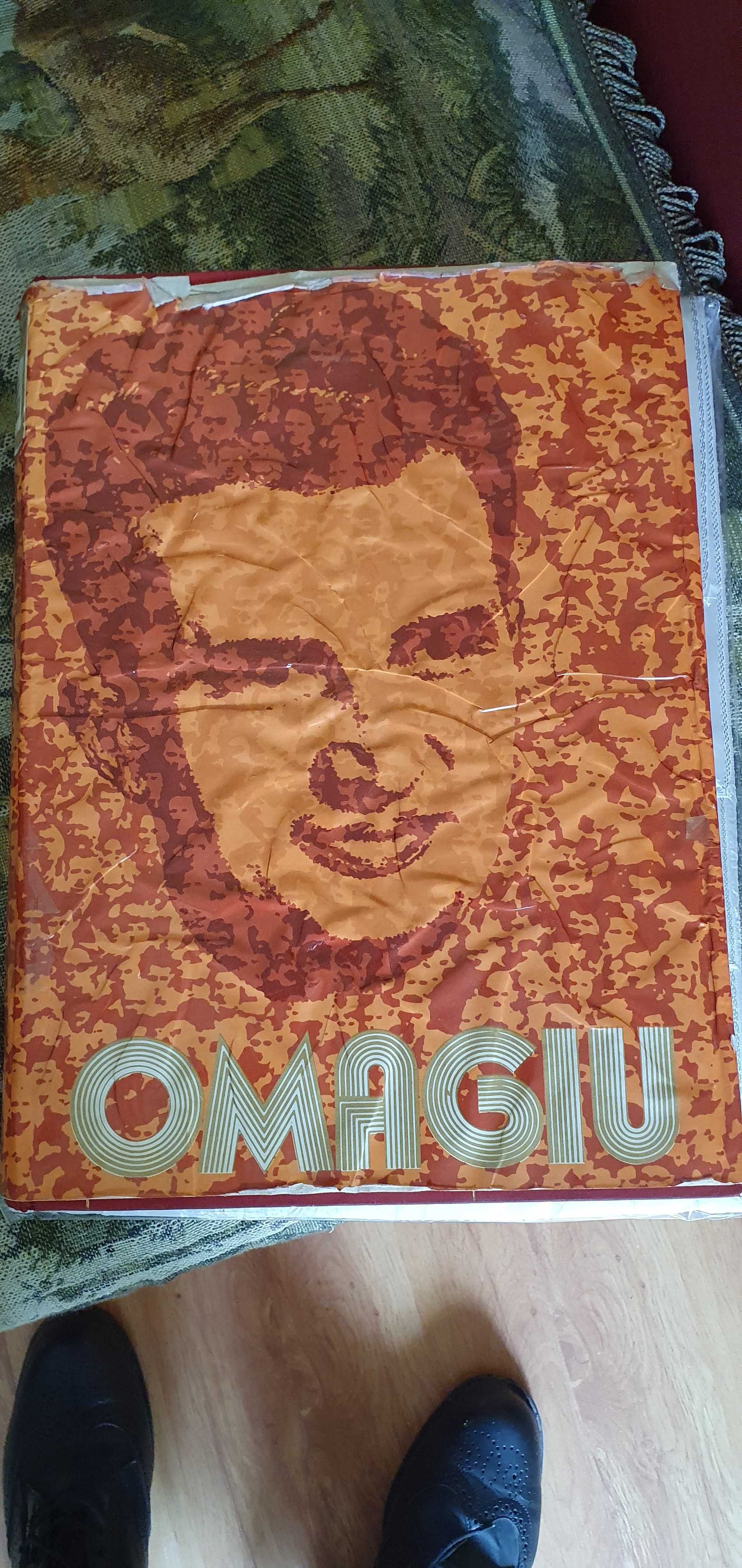 Vand  2 carti  OMAGIU si Istoria Literaturii Romane