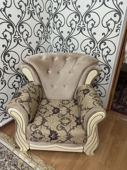 Продам диван и два кресла