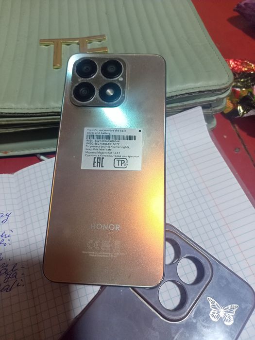 Honor x8a sotiladi xolati yaxshi aybi yuq dakumenti ham bor