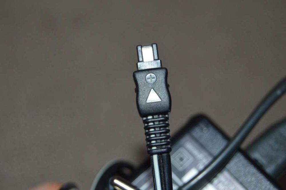 Incarcator camera Sony model AC-L20A, AC-L25B si AC-LM5A