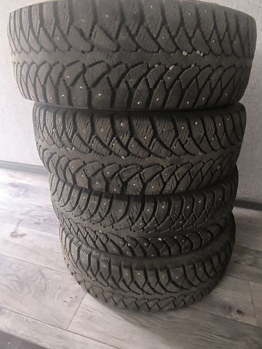 Срочно Шины 205/65/R15 почти новые