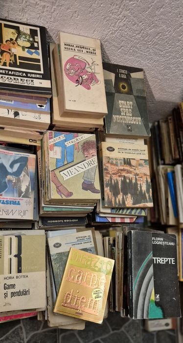 Vând cărți vechi foarte bine conservate