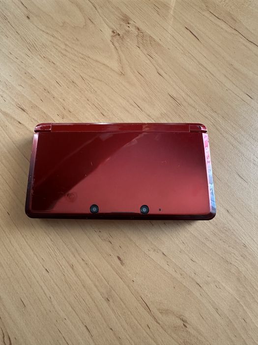 De vanzare Nintendo 3ds rosu modat, cu incarcator si husa