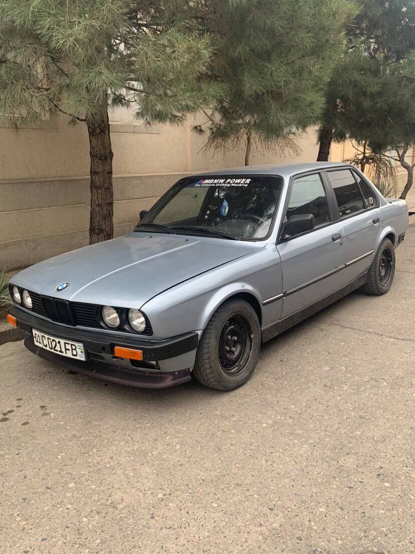 BMW E30 sedan 1987 yil