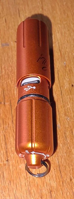 Нов LED фенер Olight iThx (22 грама до 180 лумена) - Оранжев