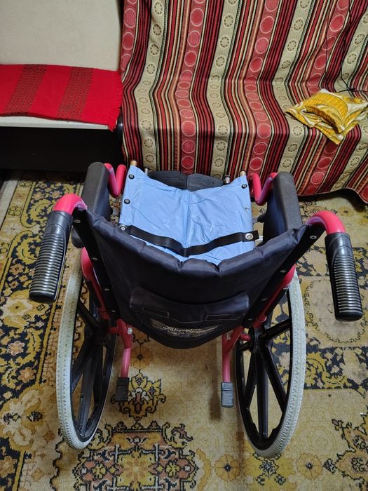 Scaun cu rotile pliabil