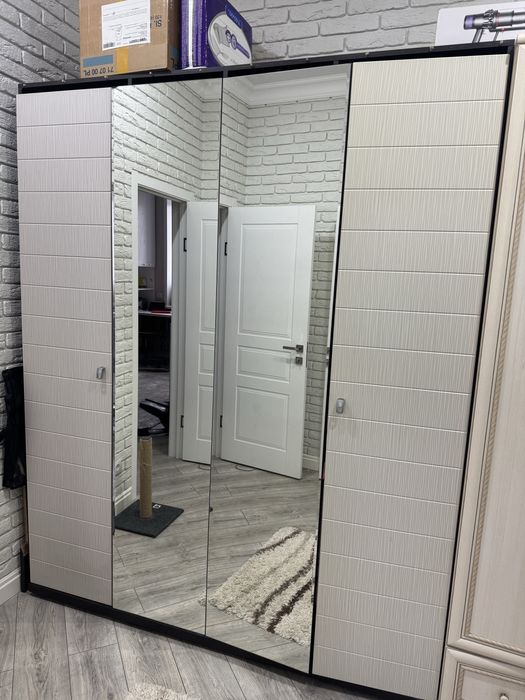 Шкаф 4 створчатый! Высота 2,20, ширина 1,80