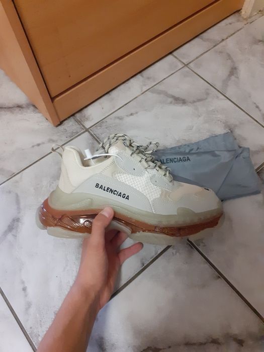 Balenciaga triple s crem