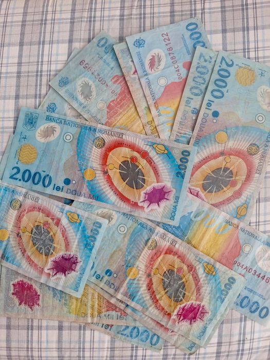 Bani vechi cu eclipsă de soare