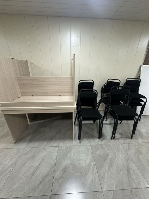 Продам офисную мебель. 4 стола,
