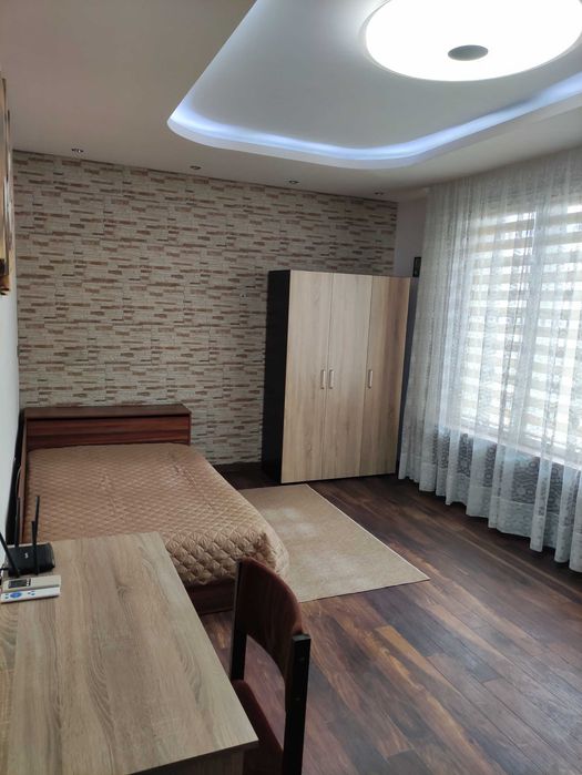 Дава под наем тристаен апартамент в района на Медицинска академия