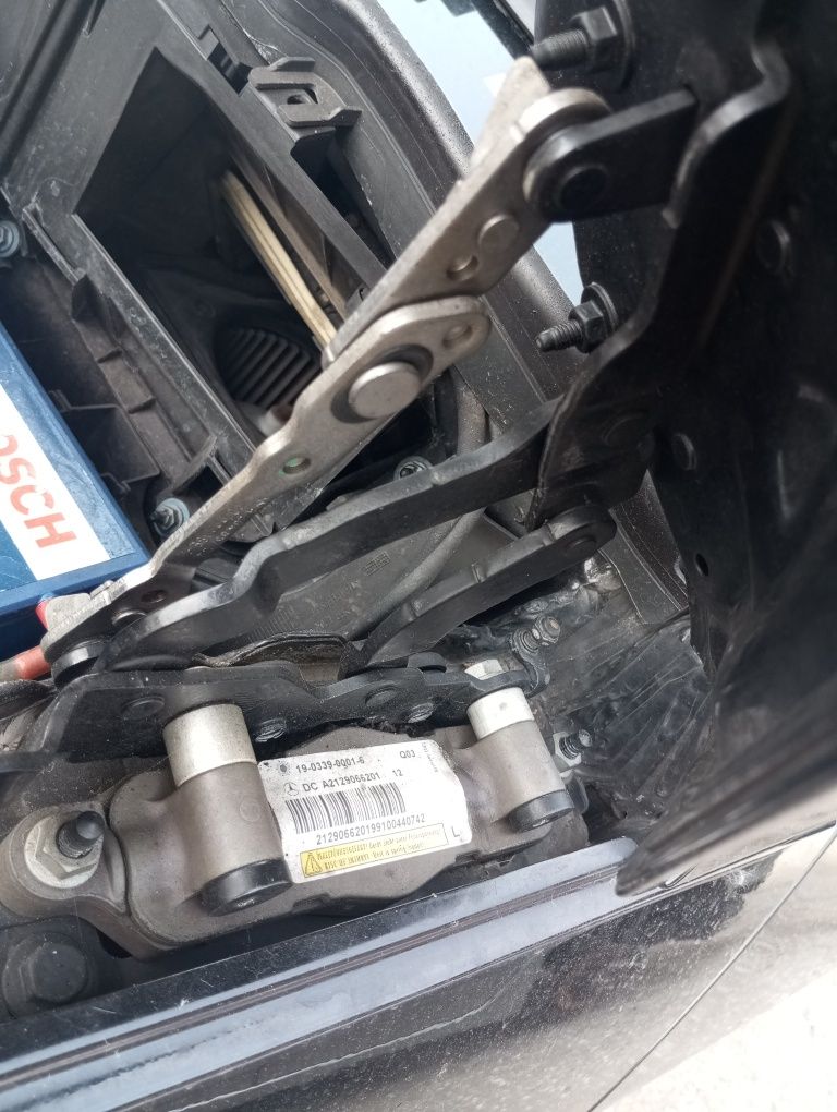 Преден капак панти мерцедес Е класа преден капак mercedes w212