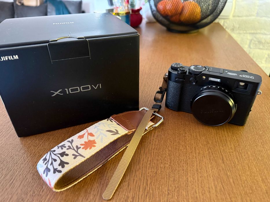 Фотоапарат Fujifilm X100VI Черен - отлично състояние, като нов