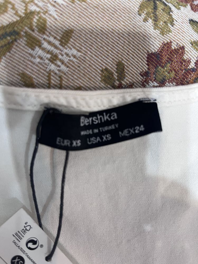 Rochie alba, de toamna,  Bershka, in stare noua.