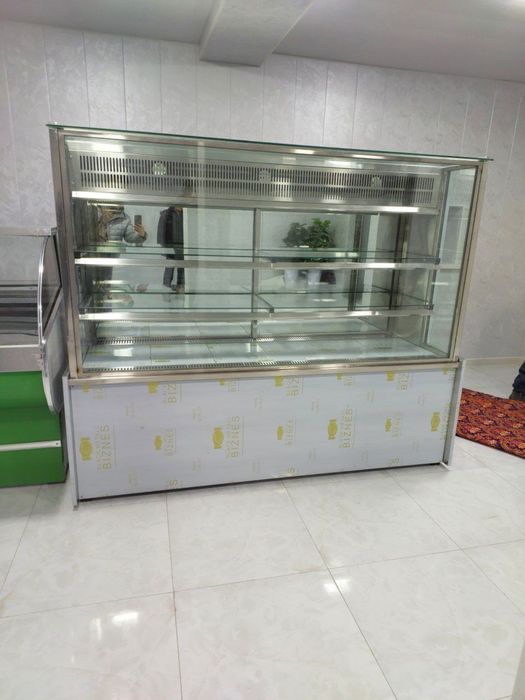 Витрина холодильник торт учун