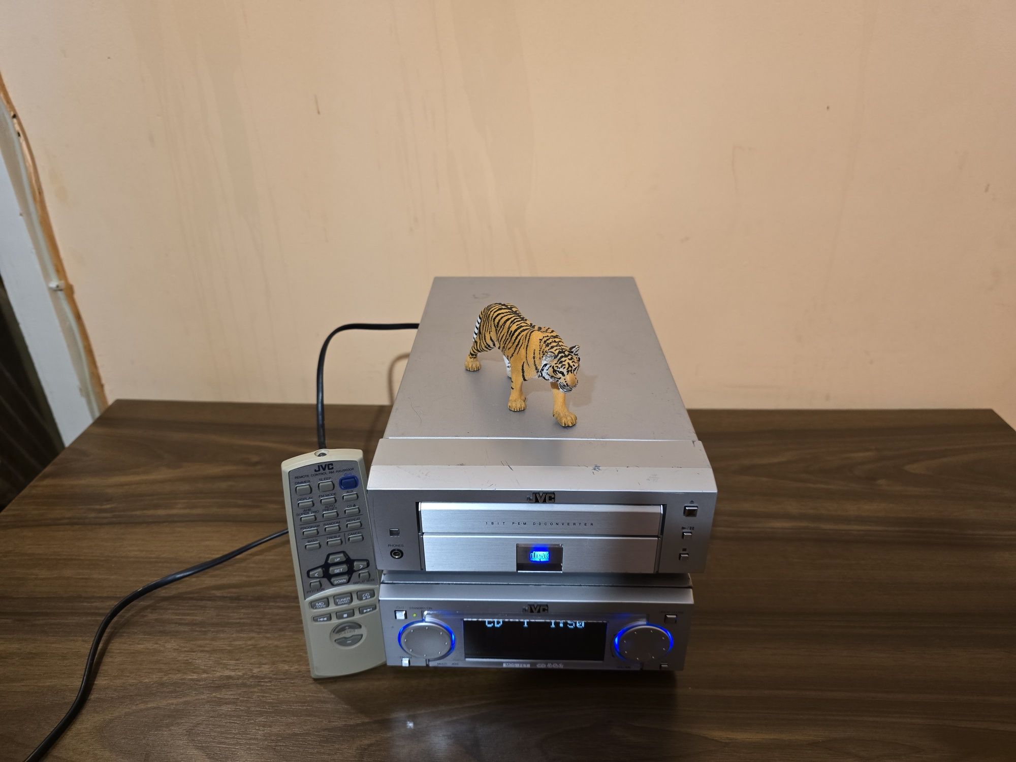 Jvc AX-UXG6. O piesă superbă. Stil și sunet fin by Jvc. Pret fix !