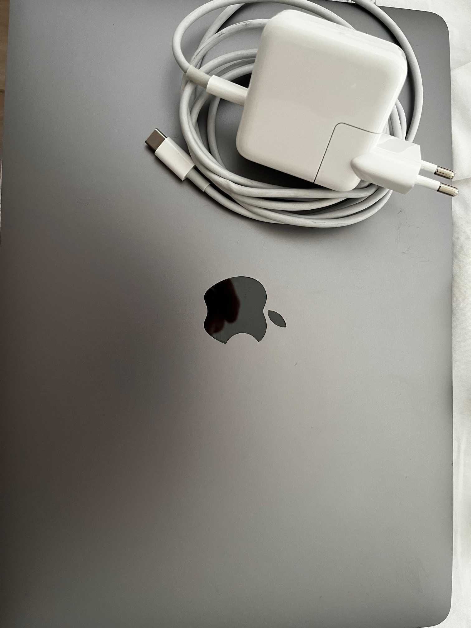 MacBook Air 13.3" – Перфектно състояние!