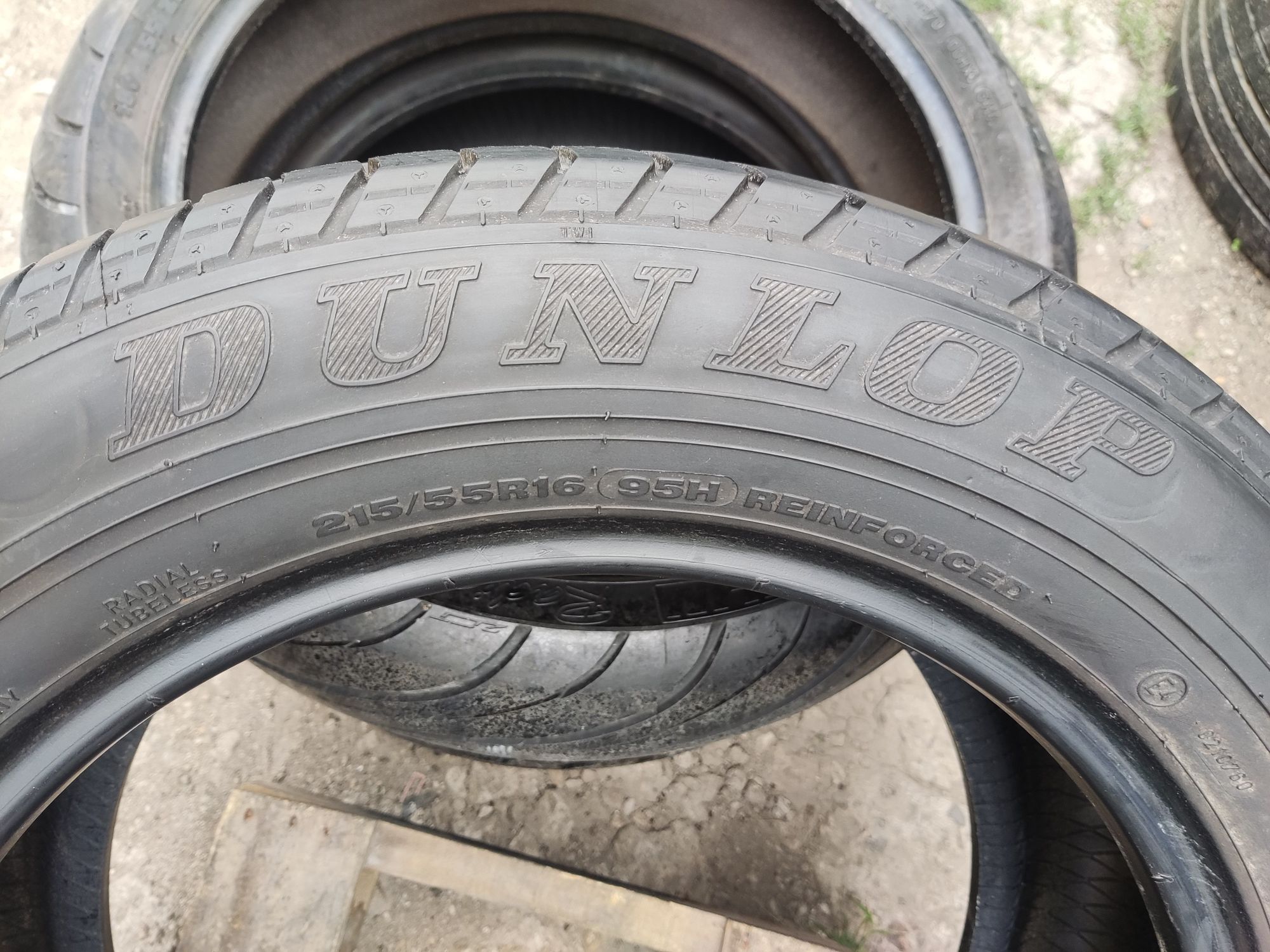 1бр лятна гума 215/55/16 Dunlop , 7.3 мм грайфер
7.6 mm грайфер
Добро