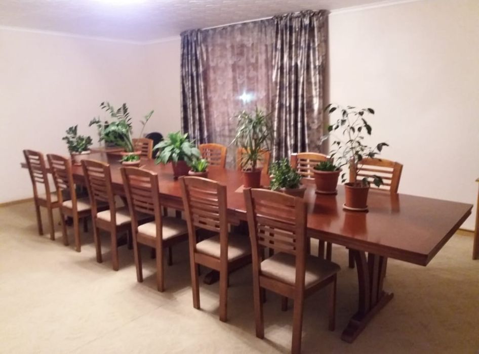 Продается стол в хорошем состоянии.