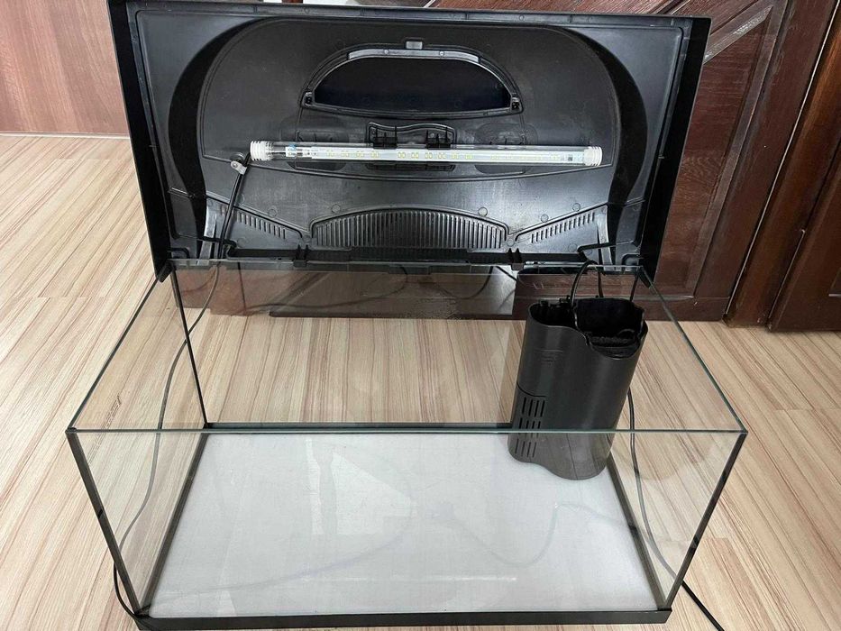 Acvariu cu accesorii - 54 Litri