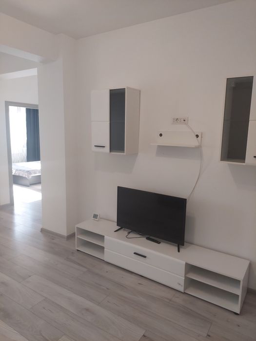 Închiriez apartament