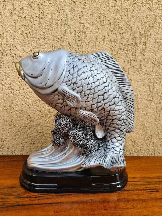 Trofeu pescar - statueta din ipsos