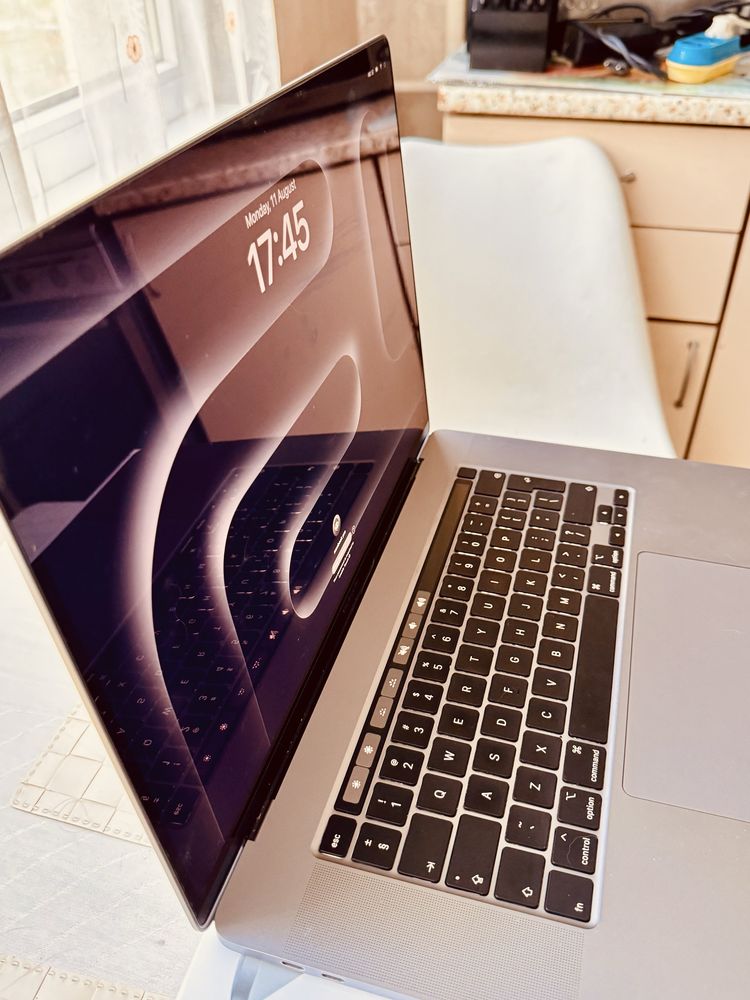 Macbook pro ‘16 2019 intel core I9, 1TB SSD, 16GB RAM