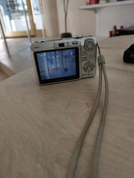 Sony CyberShot DSC-W55 - silver + HG Duo карта 1GB+ батерия + калъф