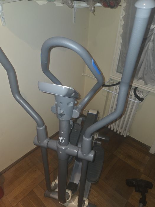 Vând bicicleta eliptica