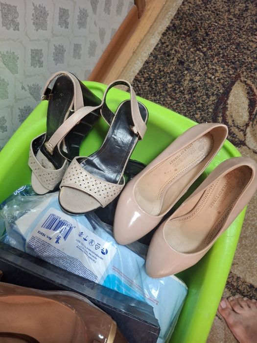 Разное обуви разного размера