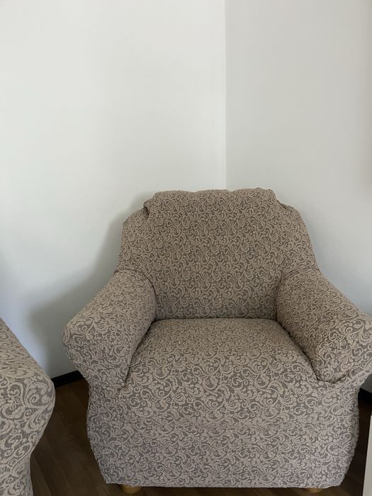 Canapea extensibila cu 2 fotolii.