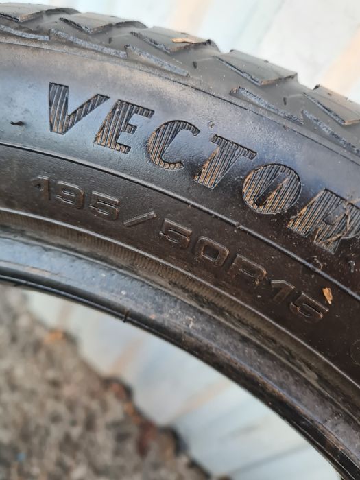 2 buc Anvelope de iarna* *195/50R15*Goodyear*LICHIDARE STOC*75 Lei Buc
